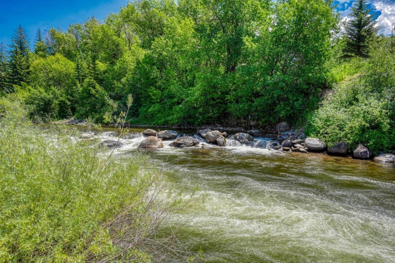 Riverfront Family-Friendly Condo Avon Exteriér fotografie
